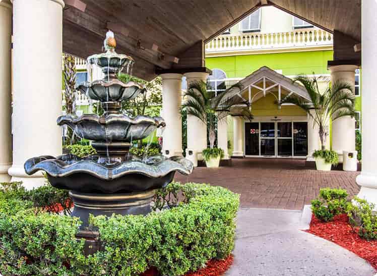 Comfort Suites Maingate East